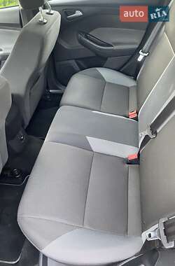 Хэтчбек Ford Focus 2011 в 
