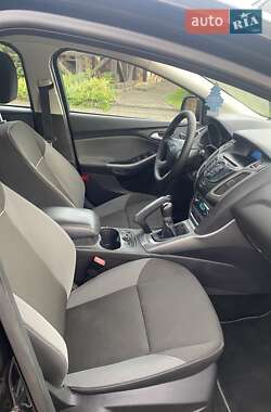 Хэтчбек Ford Focus 2011 в 