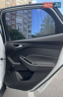 Хэтчбек Ford Focus 2015 в 