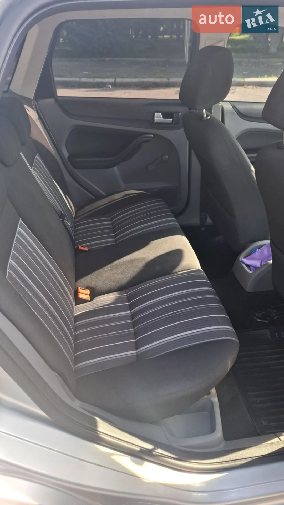 2010 Ford Focus - мініатюра 2