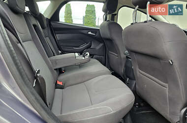 Хэтчбек Ford Focus 2012 в 