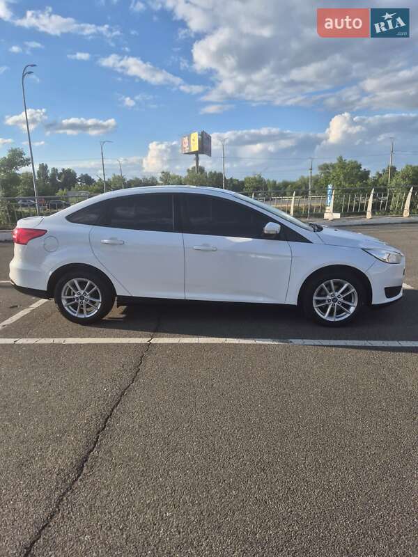 Седан Ford Focus 2015 в Києві