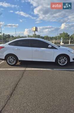 Седан Ford Focus 2015 в 