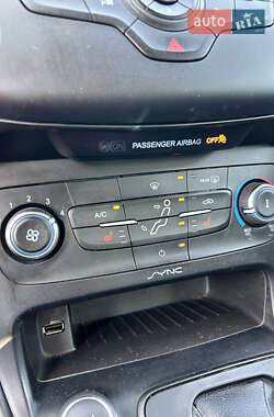 Седан Ford Focus 2015 в 