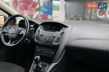 Хэтчбек Ford Focus 2015 в 