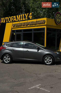 Хэтчбек Ford Focus 2012 в 