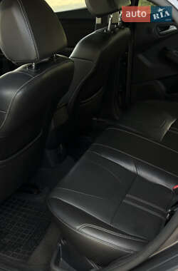 Хэтчбек Ford Focus 2012 в 