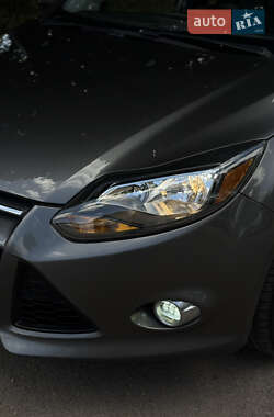 Хэтчбек Ford Focus 2012 в 