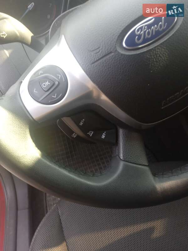 Седан Ford Focus 2013 в Ромнах