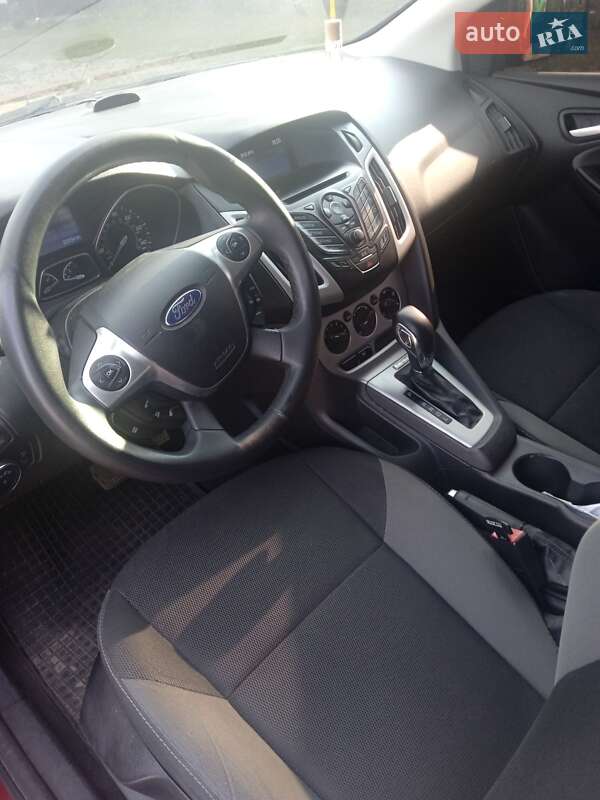 Седан Ford Focus 2013 в Ромнах