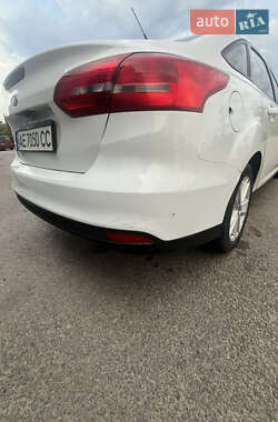 Седан Ford Focus 2015 в 