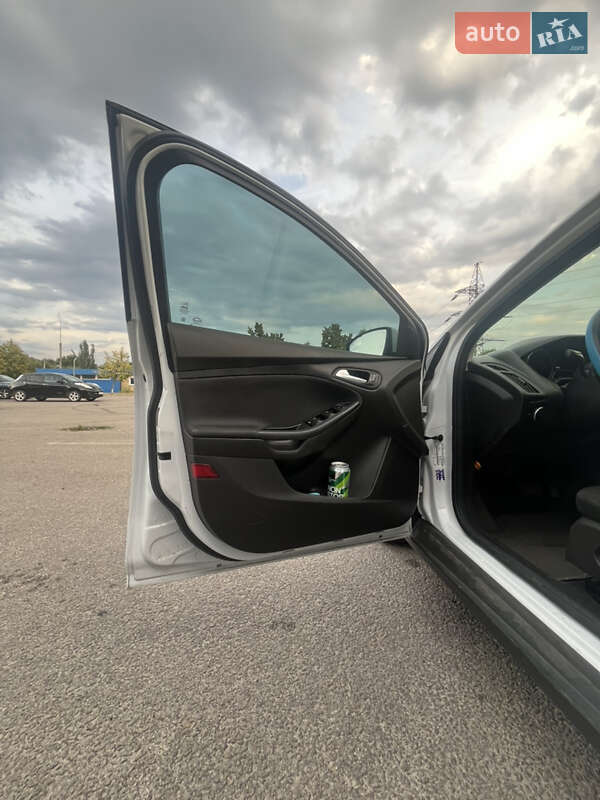 Седан Ford Focus 2015 в Днепре фото 22 Седан Ford Focus 2015 в Днепре