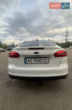 Седан Ford Focus 2015 в 
