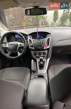 Хэтчбек Ford Focus 2014 в 