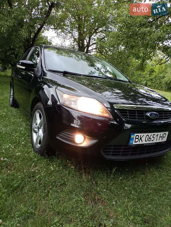 Хэтчбек Ford Focus 2010 в 