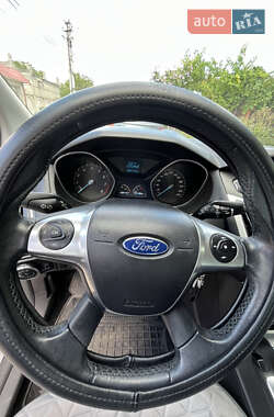 Хэтчбек Ford Focus 2013 в 