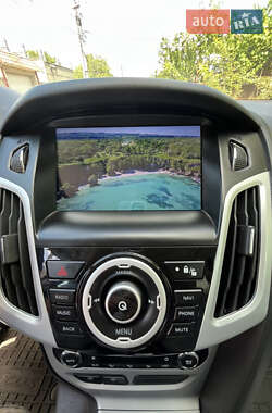 Хэтчбек Ford Focus 2013 в 