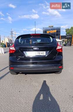 Хэтчбек Ford Focus 2011 в 