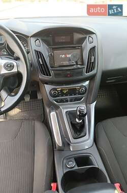 Хэтчбек Ford Focus 2011 в 
