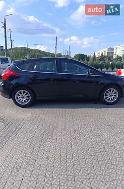 Хэтчбек Ford Focus 2011 в 