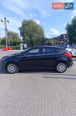Хэтчбек Ford Focus 2011 в 