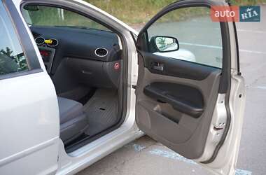 Хэтчбек Ford Focus 2007 в 