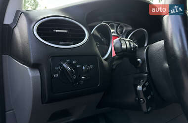 Хэтчбек Ford Focus 2009 в 