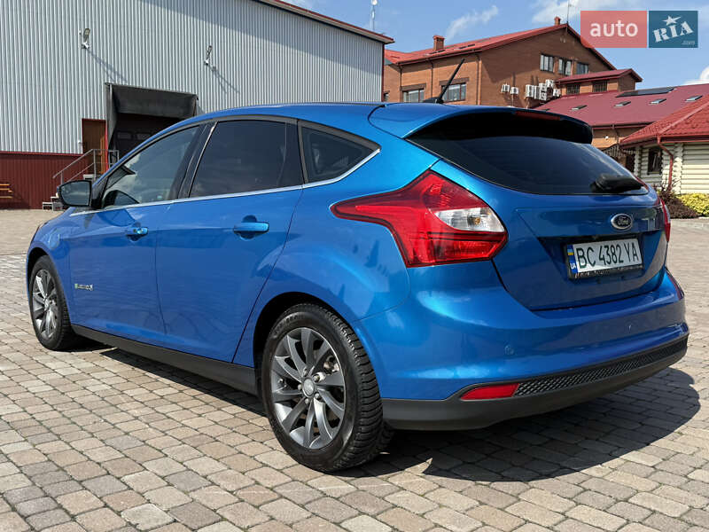 Хэтчбек Ford Focus 2012 в Городке