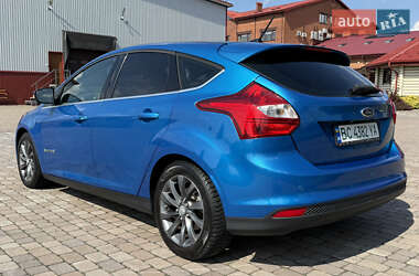 Хэтчбек Ford Focus 2012 в 
