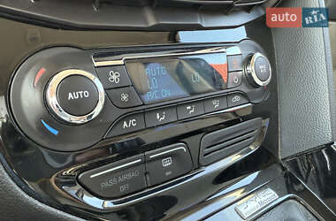 Хэтчбек Ford Focus 2012 в 