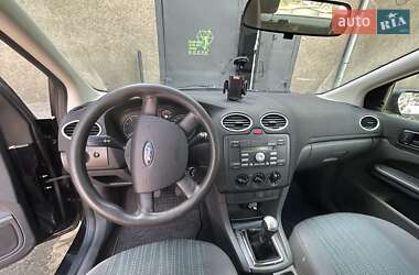 Хэтчбек Ford Focus 2004 в 