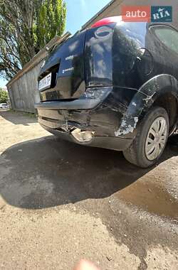 Хэтчбек Ford Focus 2004 в 