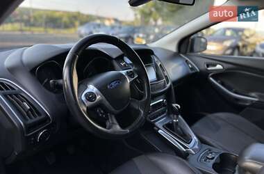 Хэтчбек Ford Focus 2012 в 