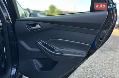 Хэтчбек Ford Focus 2012 в 