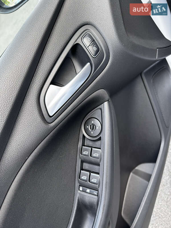 Хэтчбек Ford Focus 2017 в Киеве