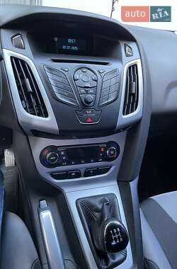 Хетчбек Ford Focus 2013 в 