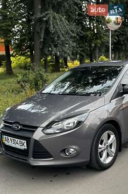 Хэтчбек Ford Focus 2011 в 
