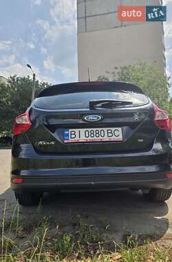 Хэтчбек Ford Focus 2011 в 