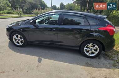 Хэтчбек Ford Focus 2011 в 