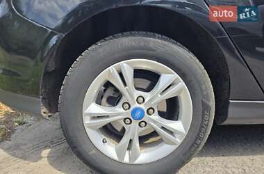 Хэтчбек Ford Focus 2011 в 