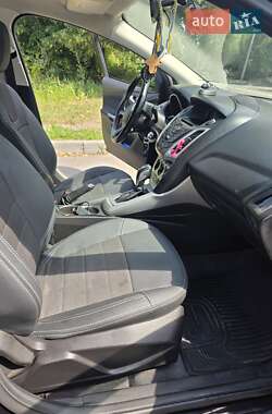 Хэтчбек Ford Focus 2011 в 