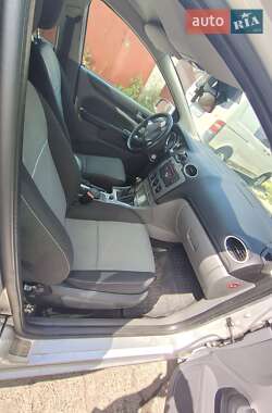 Хэтчбек Ford Focus 2011 в 