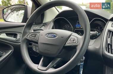 Хэтчбек Ford Focus 2015 в 
