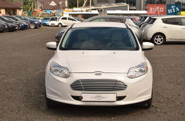 Хэтчбек Ford Focus 2013 в 