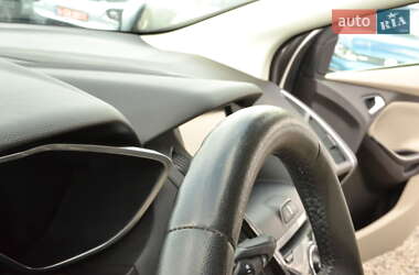 Хэтчбек Ford Focus 2013 в 