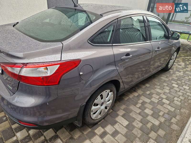 Седан Ford Focus 2013 в Киеве фото 16 Седан Ford Focus 2013 в Киеве