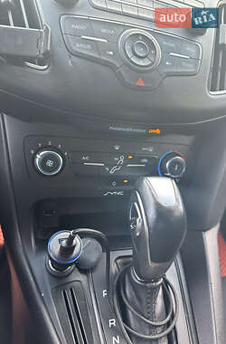 Седан Ford Focus 2016 в 