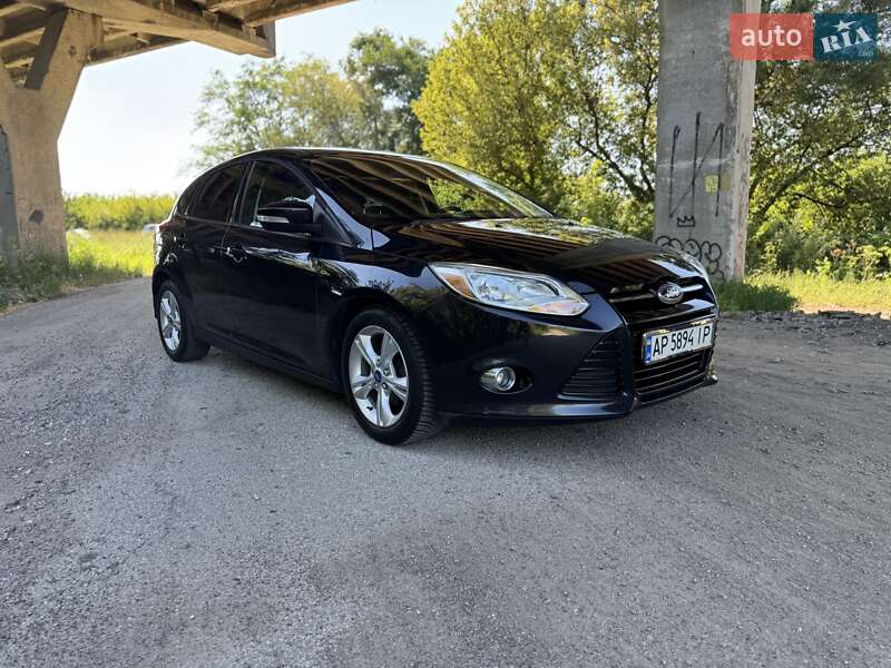 Хэтчбек Ford Focus 2012 в 