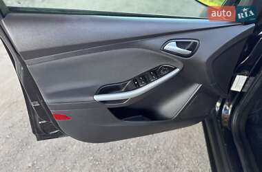 Хэтчбек Ford Focus 2012 в 