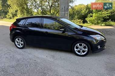 Хэтчбек Ford Focus 2012 в 